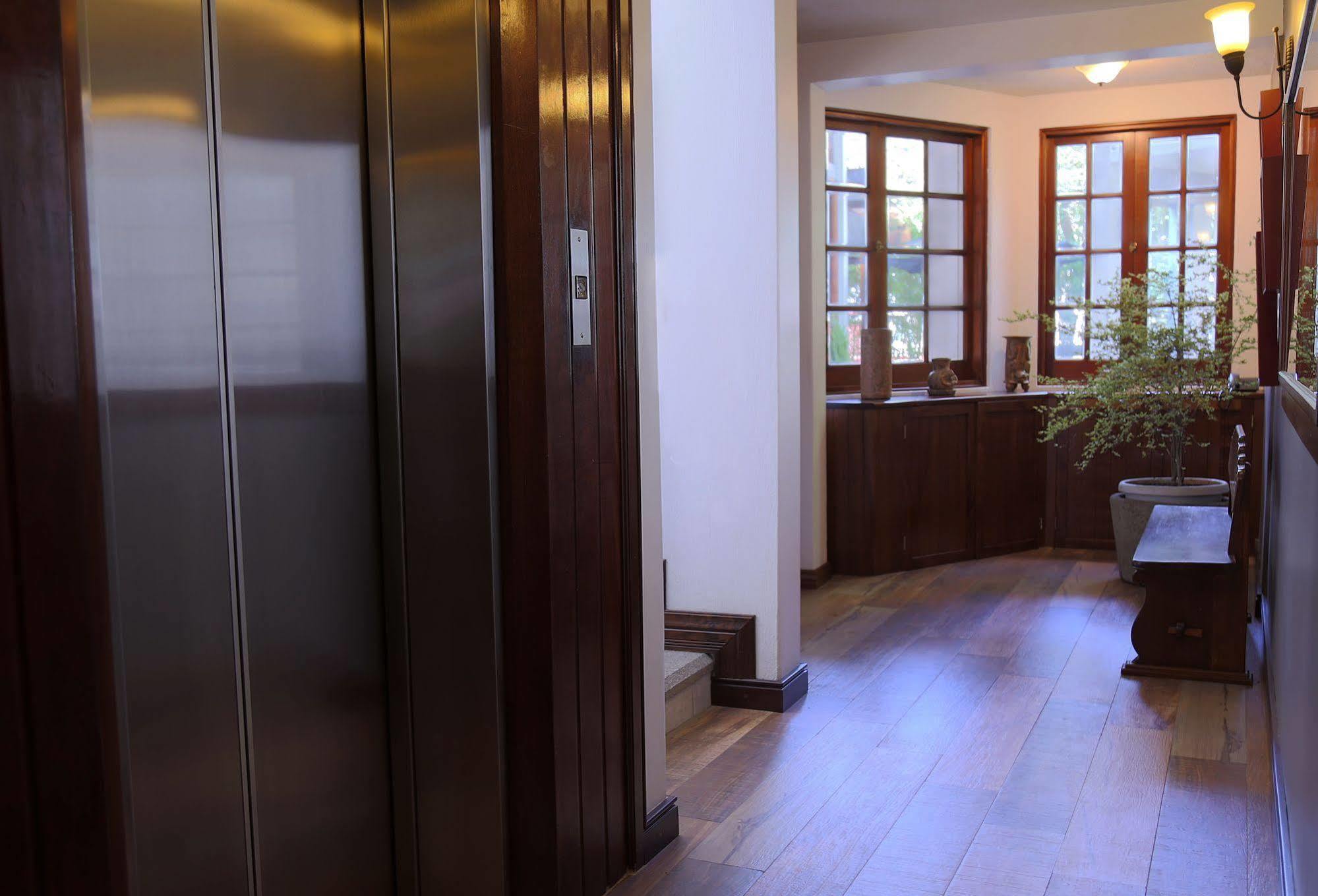 Hotel Residencia Del Sol グアテマラシティ エクステリア 写真
